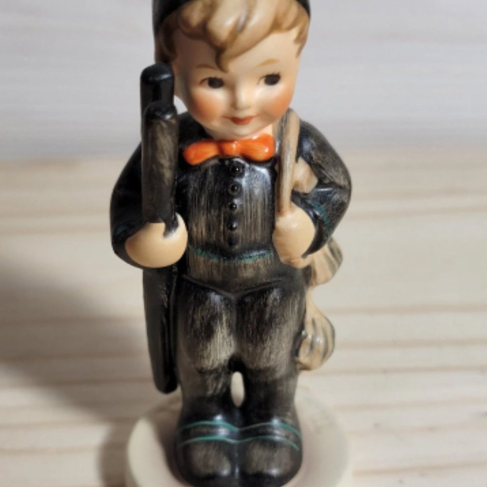 Hummel # 12 2/0 TMK 6 "Chimney Sweep"